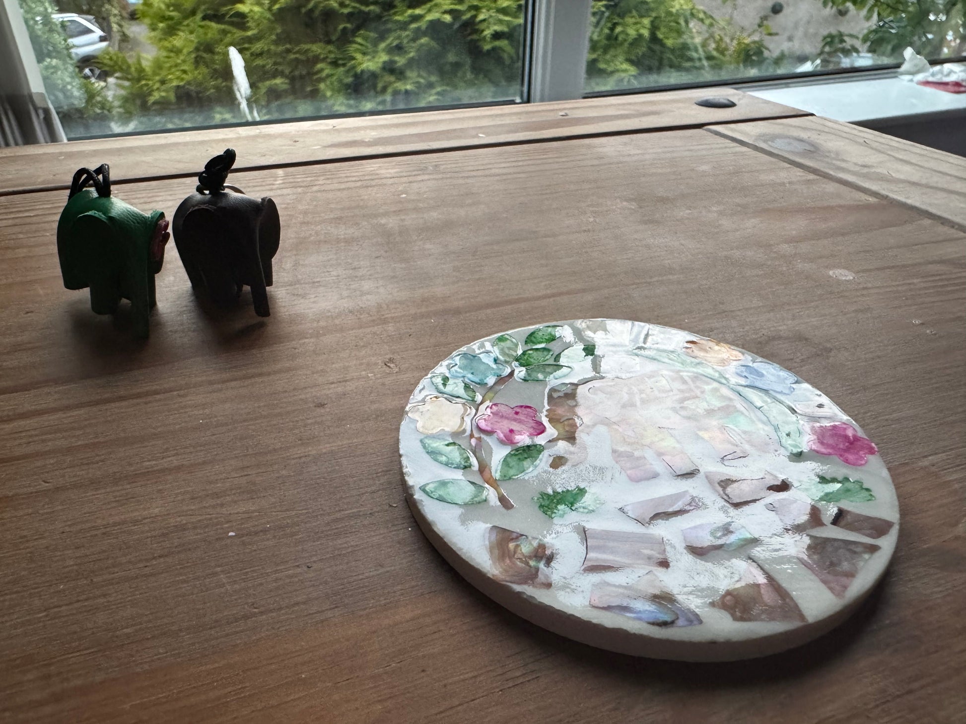 Handcrafted Mosaic Elephant Round Coaster – Shell Inlay & Floral Detail